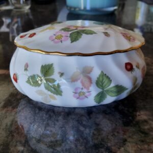 Wedgwood Wild Strawberry Trinket box